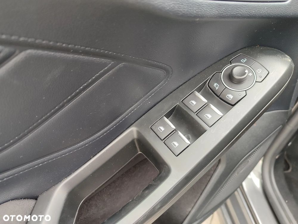 Ford Focus 1.0 EcoBoost Hybrid ST-LINE - 18