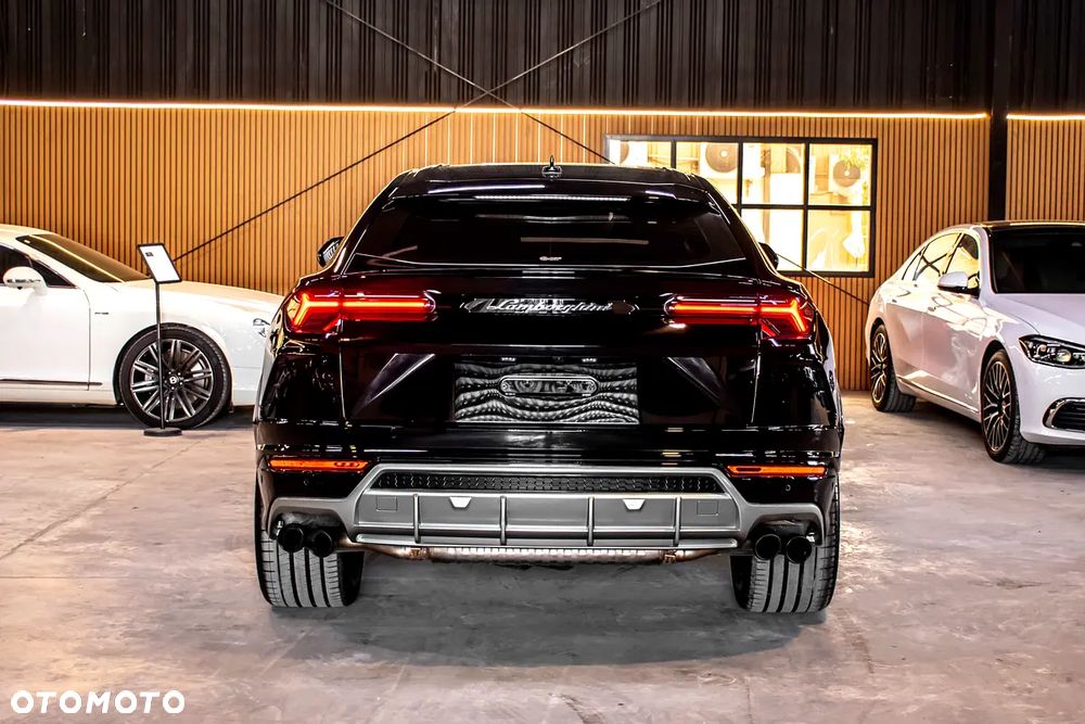 Lamborghini Urus Standard - 3