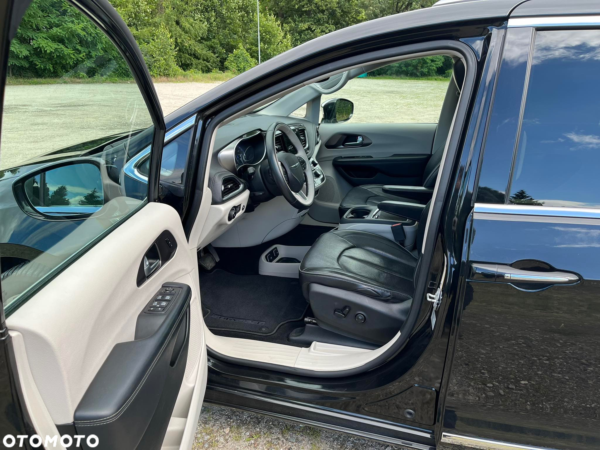Chrysler Pacifica - 5