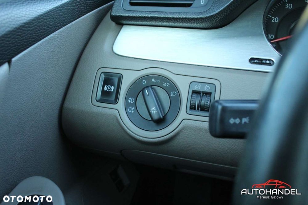 Volkswagen Passat - 13