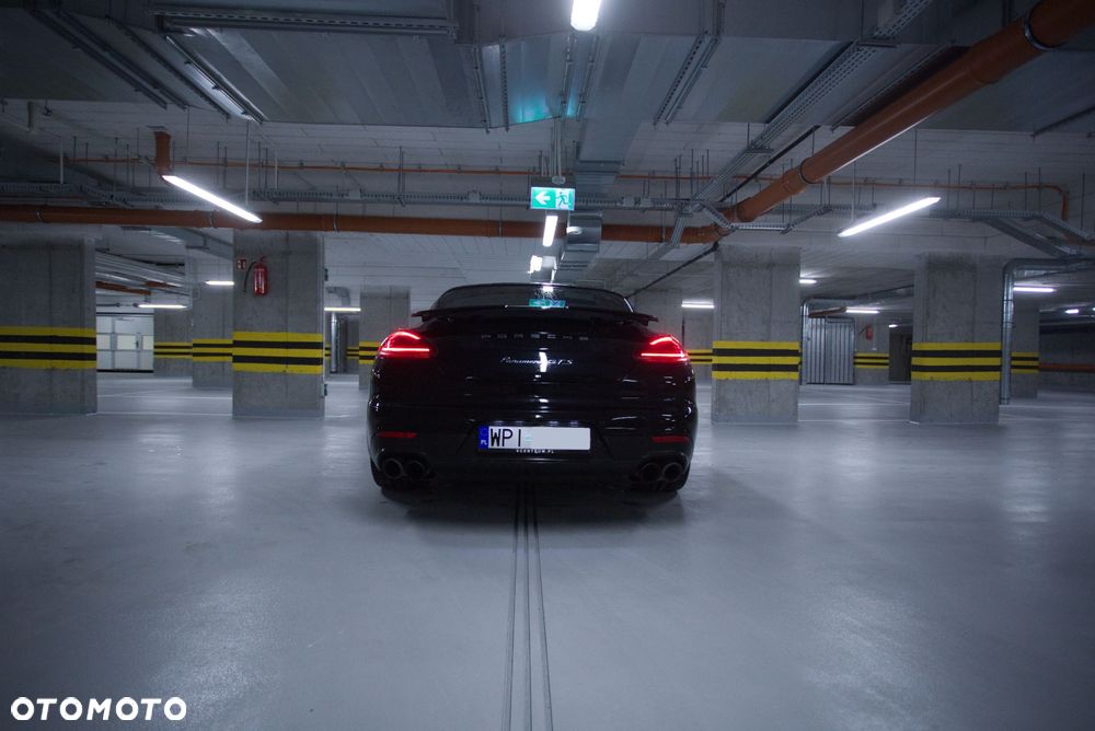 Porsche Panamera - 4