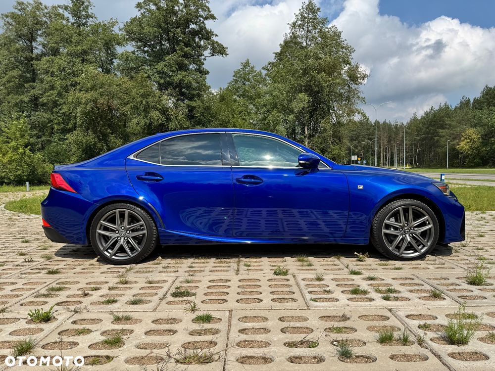 Lexus IS 200t / 300 F Sport - 3