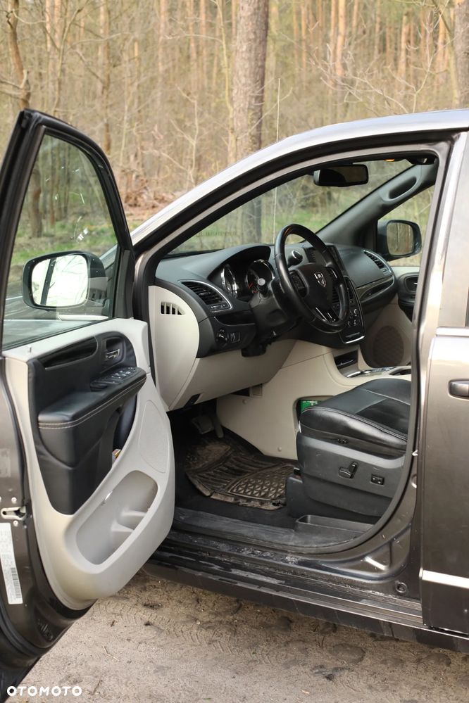 Dodge Grand Caravan - 8