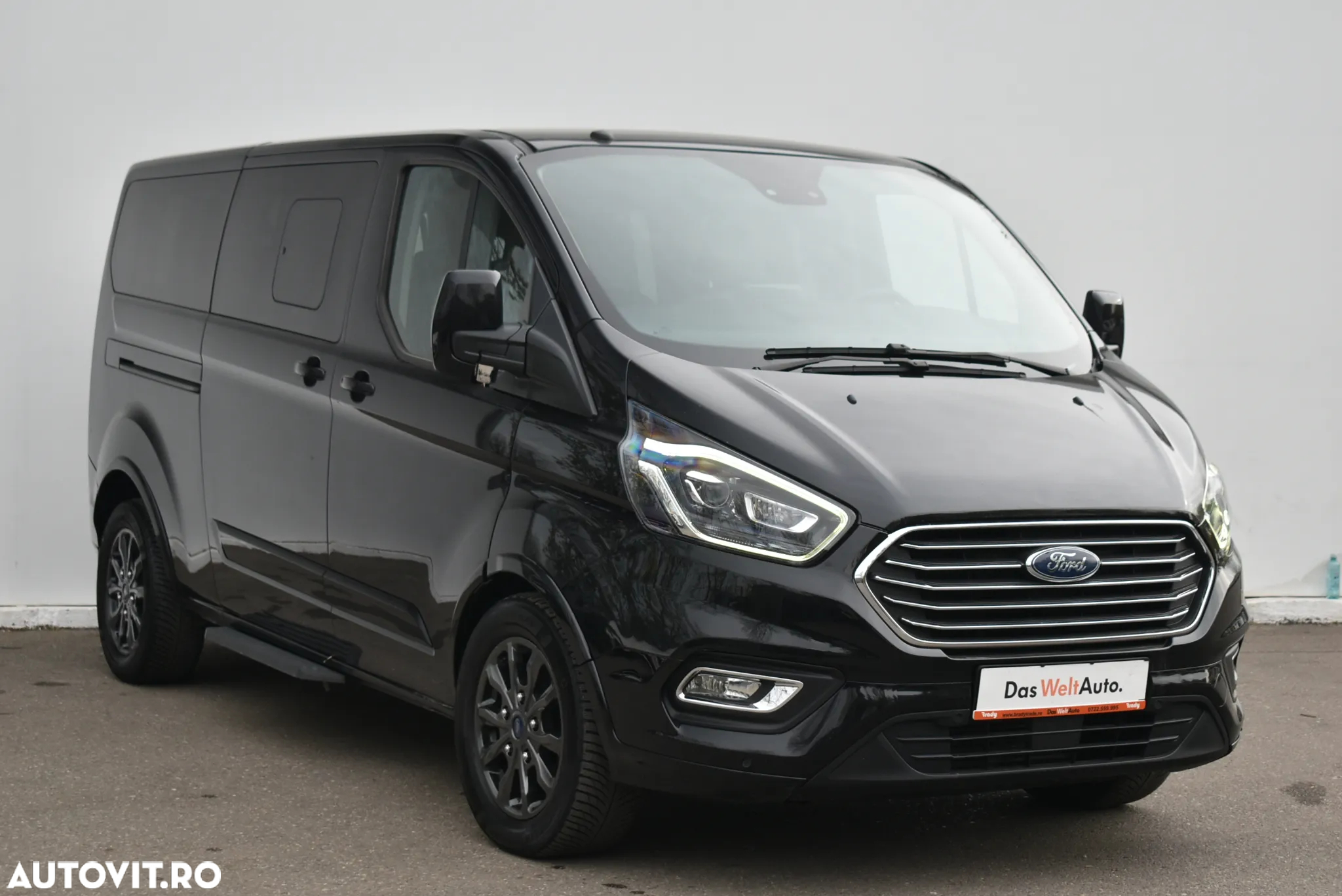 Ford Tourneo Custom Bus 320 2.0 EcoBlue 170 CP L2H1 Titanium Aut. - 15