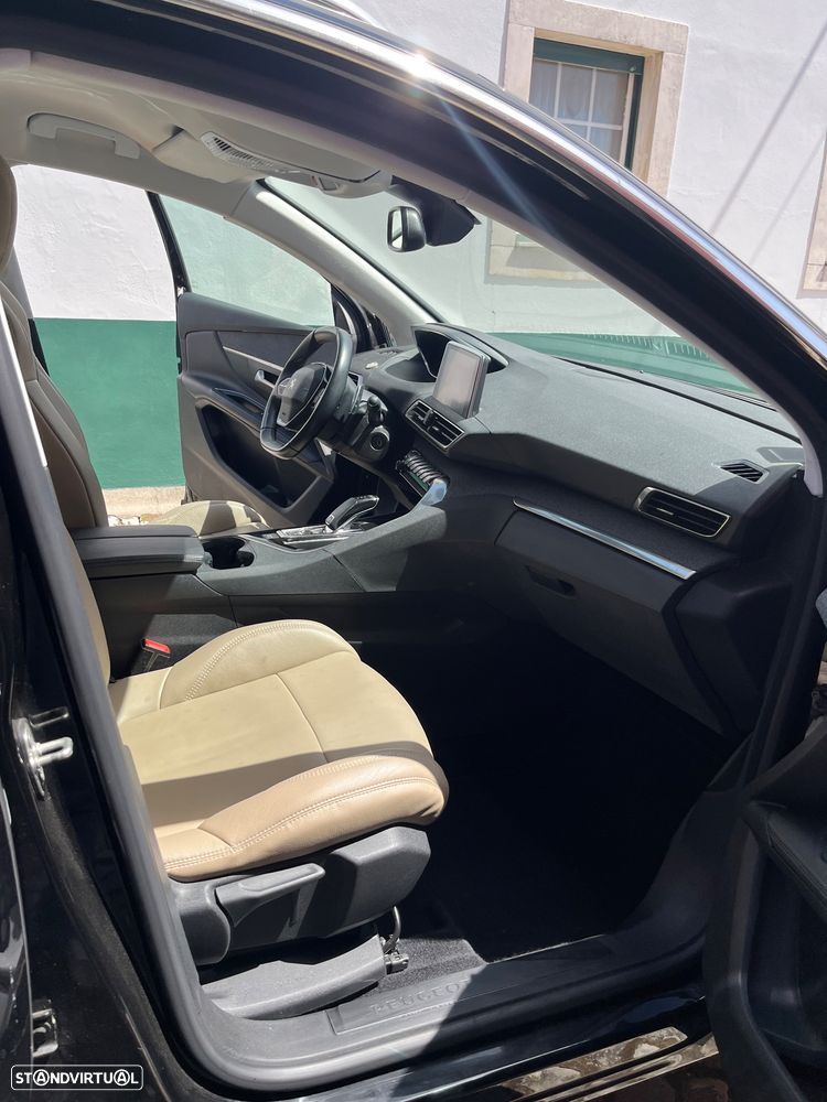 Peugeot 3008 1.5 BlueHDi Allure EAT8 - 8