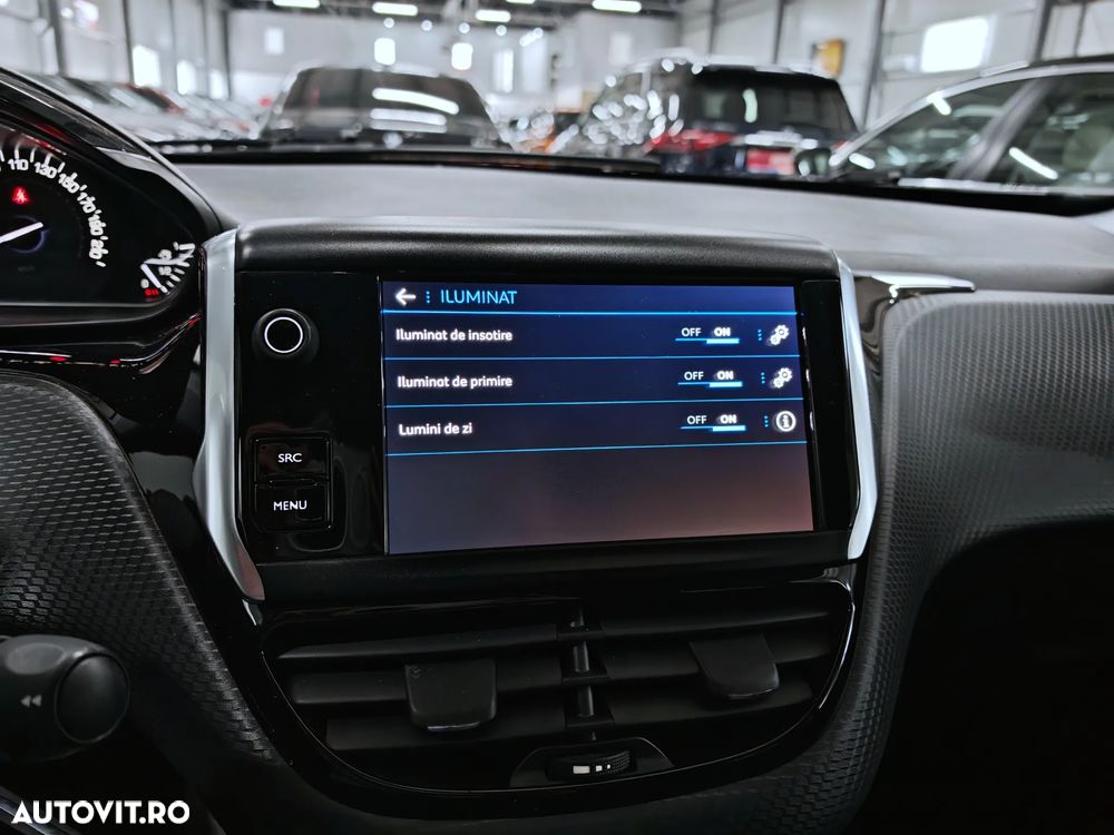 Peugeot 2008 PureTech 130 Stop&Start EAT6 Signature - 14