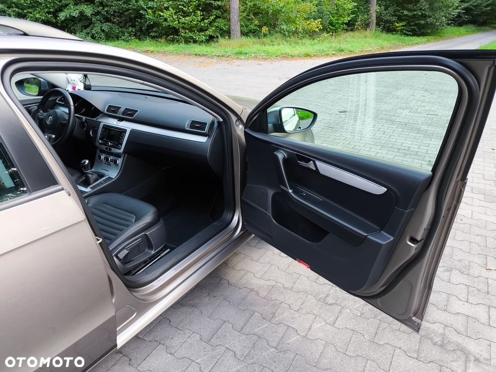 Volkswagen Passat 2.0 TDI DPF BlueMotion Technology Trendline - 26