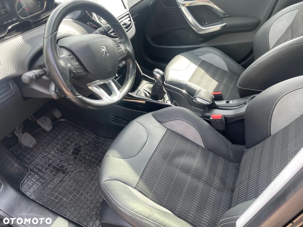 Peugeot 2008 1.2 Pure Tech Style EU6 - 16