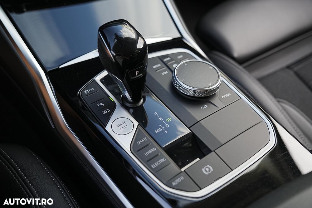 BMW Seria 3 330e Aut. Sport Line - 30