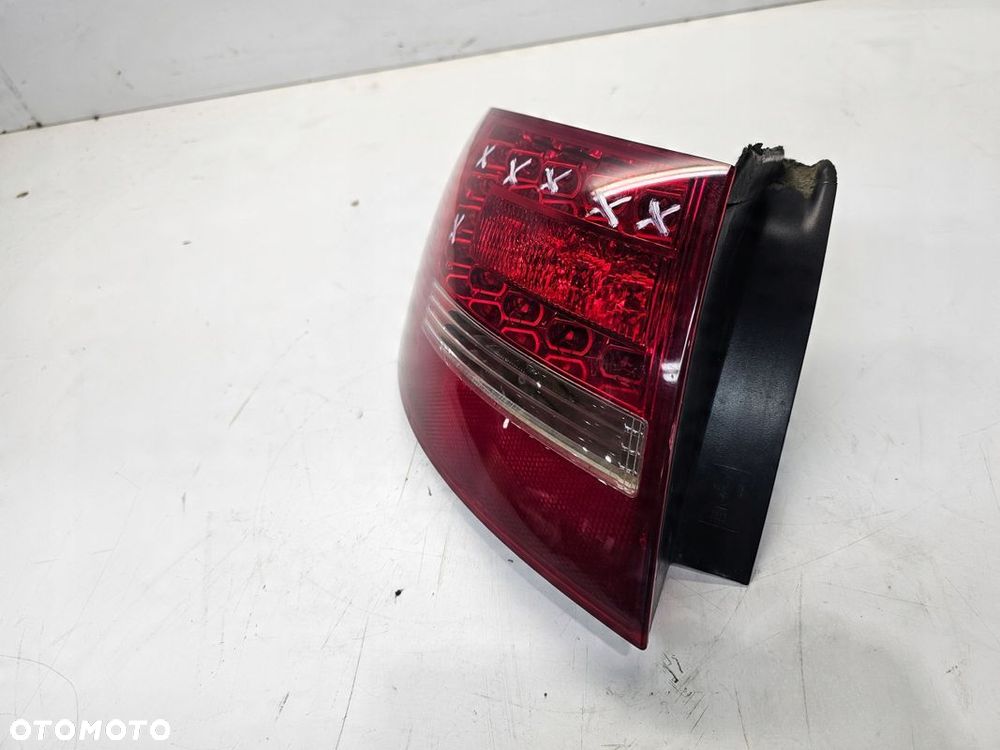 LAMPA LEWY TYŁ LED W BŁOTNIK AUDI A6 C6 LIFT 4F9945095E - 4