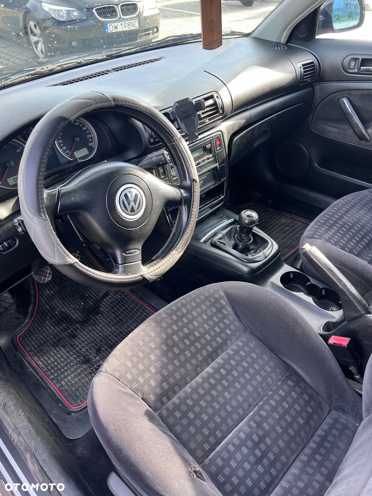 Volkswagen Passat 1.9 TDI Highline - 12