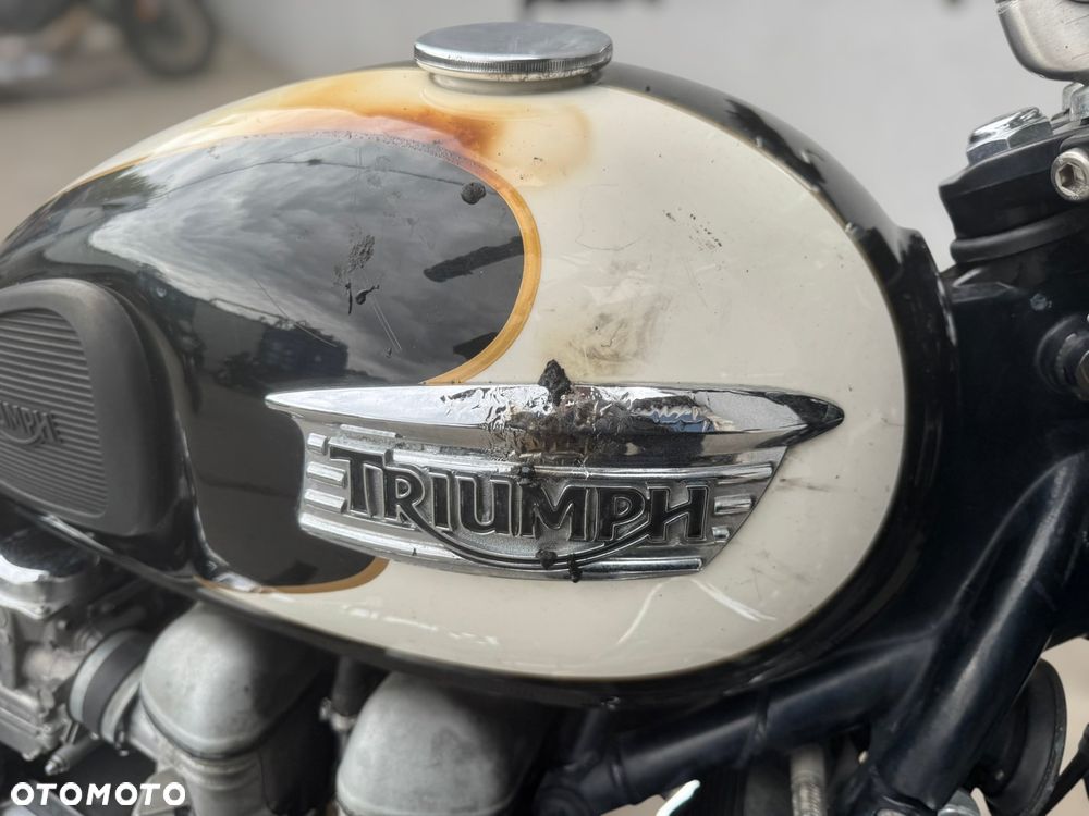 Triumph Bonneville - 14