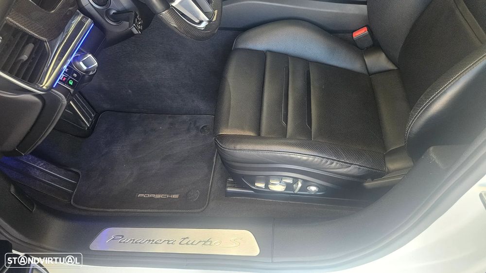 Porsche Panamera Sport Turismo - 24