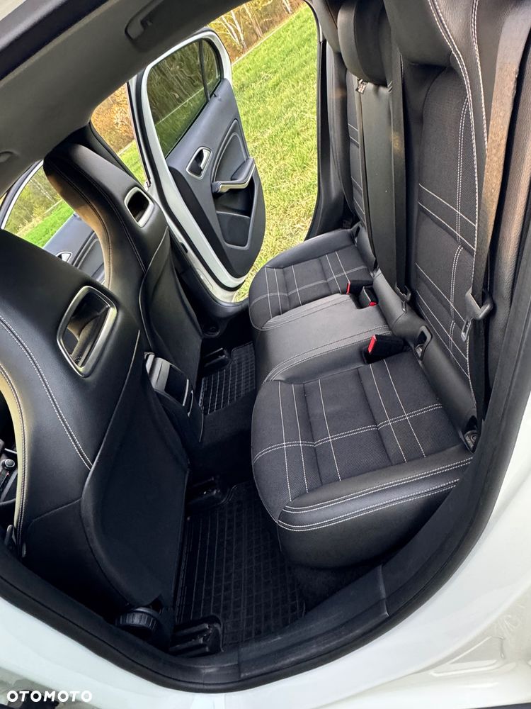 Mercedes-Benz GLA 200 7G-DCT SCORE - 22