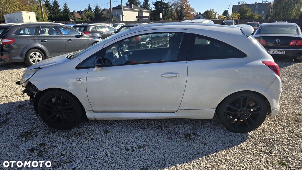 Opel Corsa 1.4 16V Sport - 2