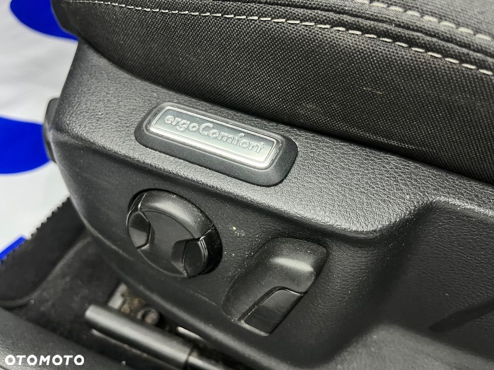 Volkswagen Passat - 25