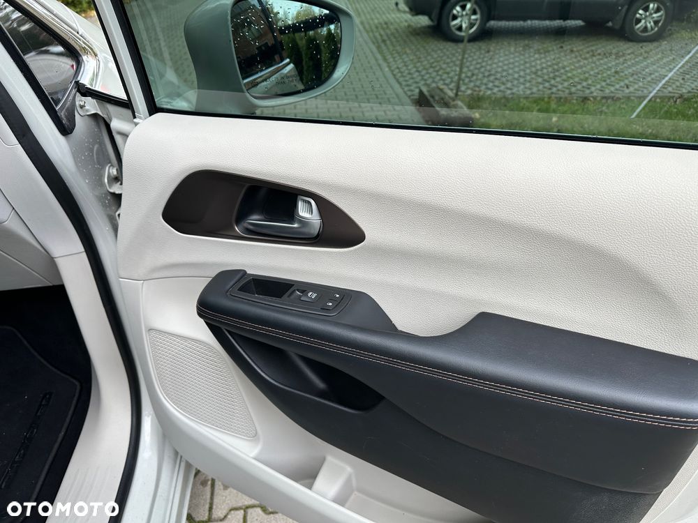 Chrysler Pacifica - 22