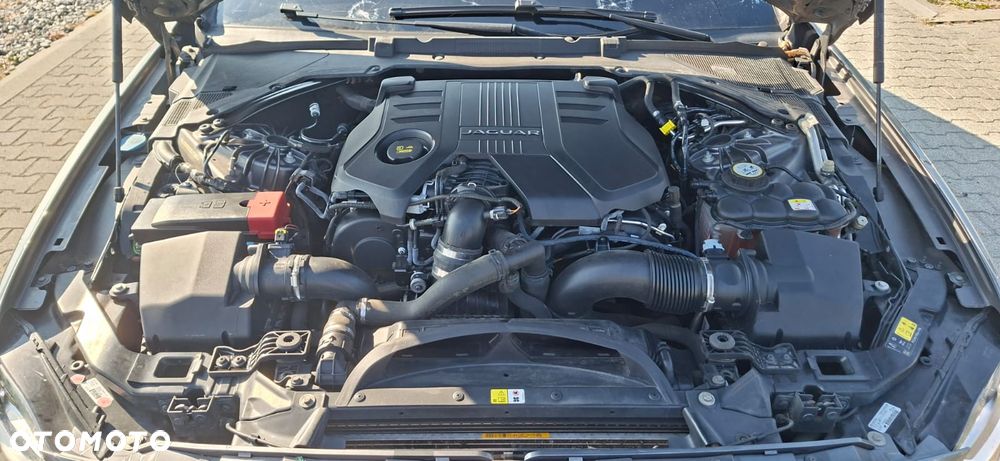 Jaguar XF 30d Prestige - 25
