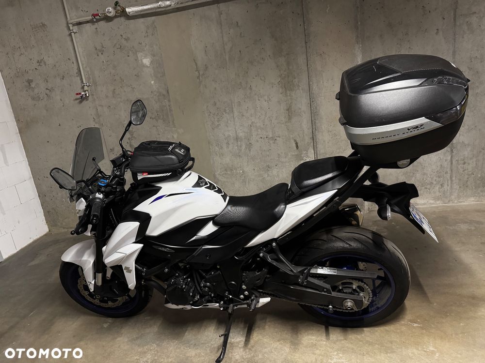Suzuki GSX - 3