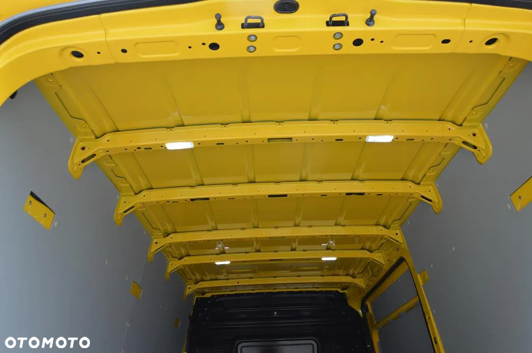 Volkswagen Crafter - 32
