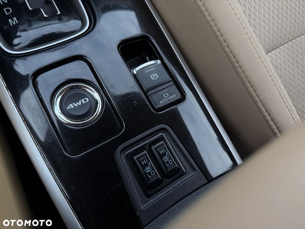 Mitsubishi Outlander 2.0 Intense + Navi 4WD CVT - 22