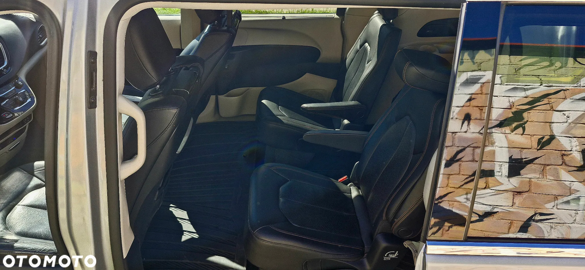 Chrysler Pacifica - 23