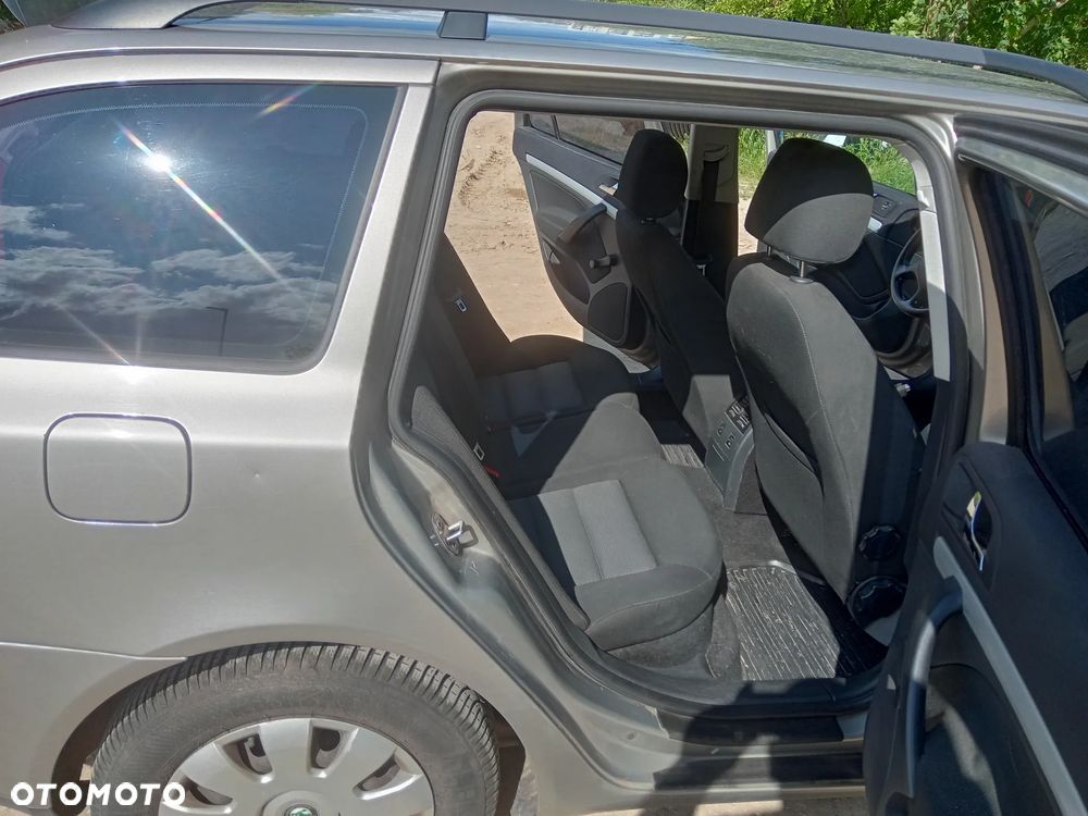 Skoda Octavia 1.6 Ambiente - 14
