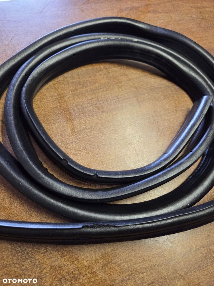 BMW E36 Sedan Uszczelka Bagażnika Tył Tylna Karoserii - 2