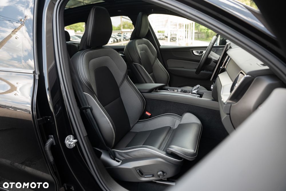 Volvo XC 60 B5 B AWD Ultimate Dark - 25