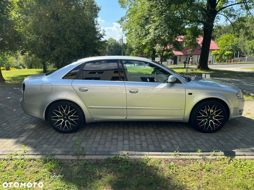 Audi A4 Limousine - 14