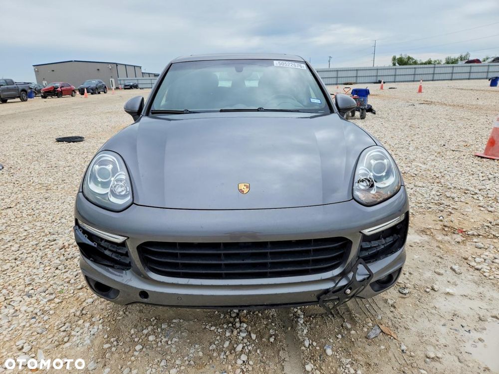 Porsche Cayenne - 2
