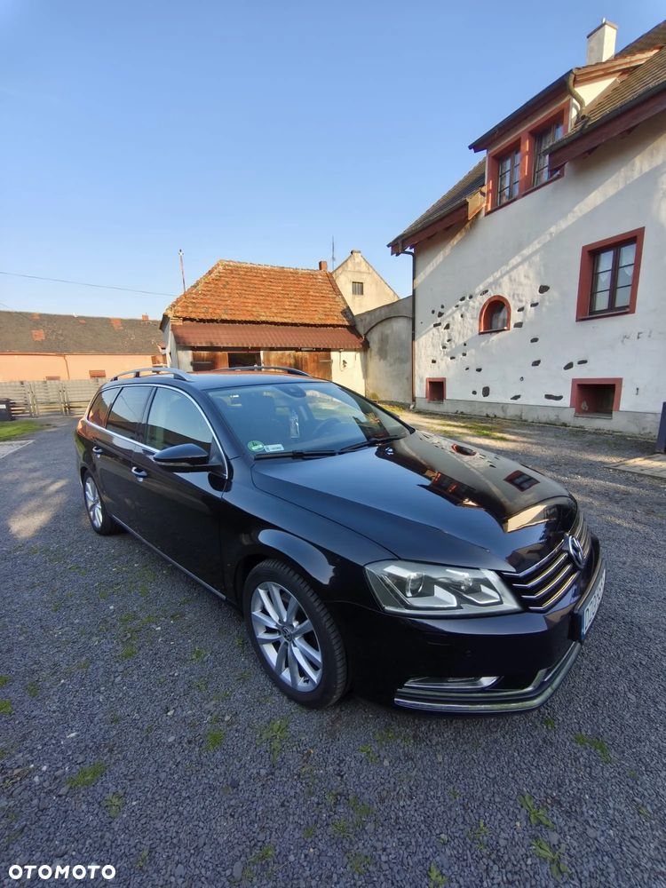 Volkswagen Passat - 1