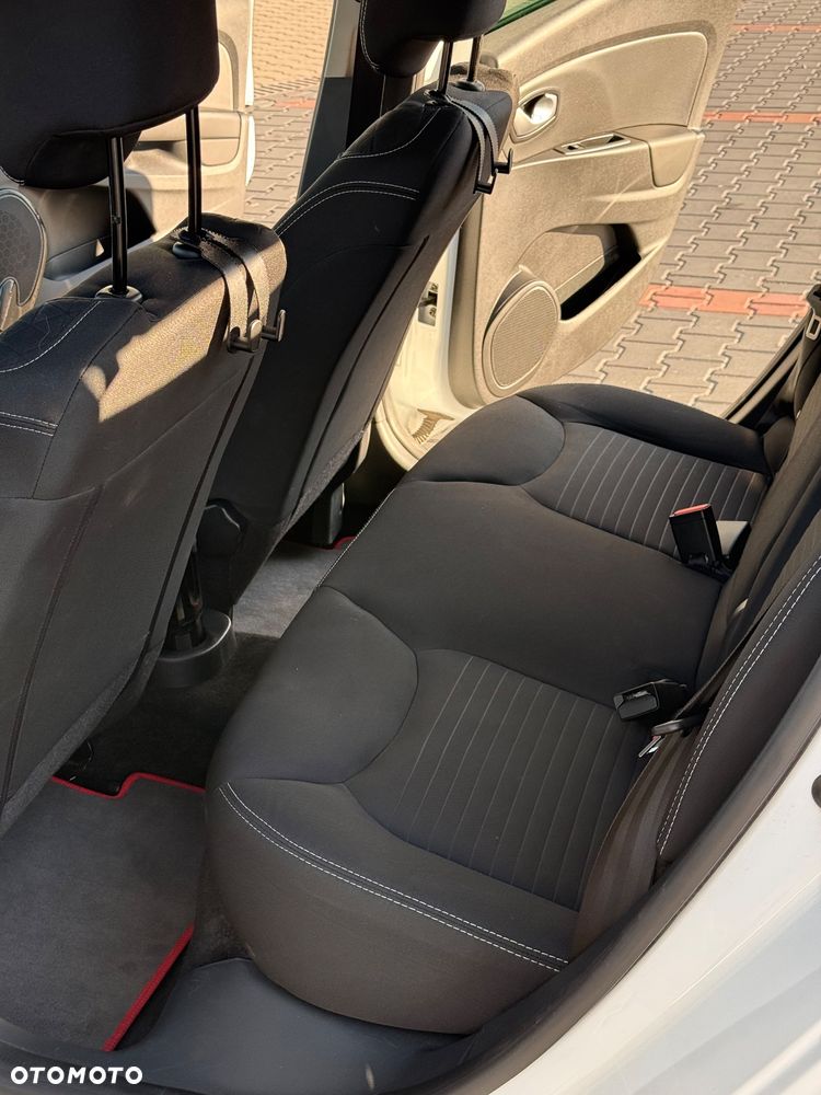 Renault Clio - 19