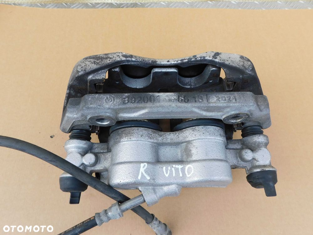 Mercedes Vito Viano W447 Zacisk Jarzmo Prawy Przód Oryginał B92001 - 2