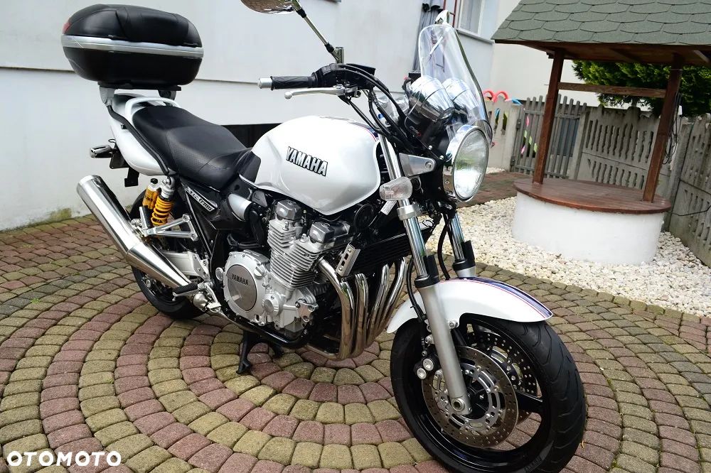 Yamaha XJR - 3