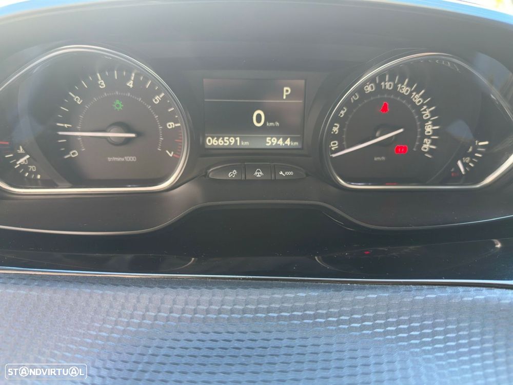 Peugeot 2008 1.2 PureTech Allure EAT6 - 15