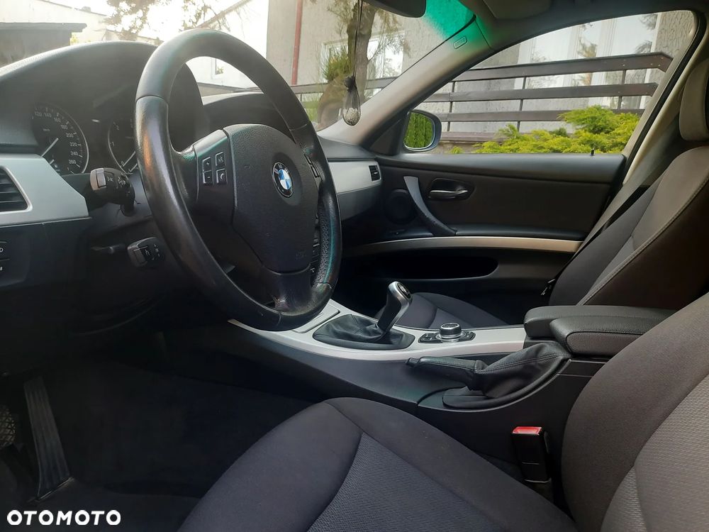 BMW Seria 3 318d - 25