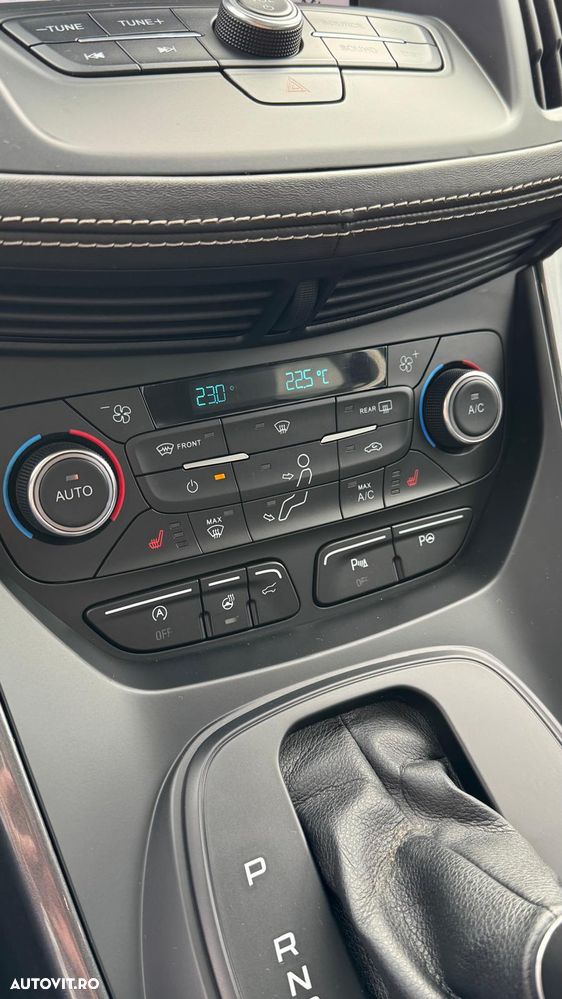 Ford Kuga 2.0 TDCi 4WD Powershift Vignale - 20