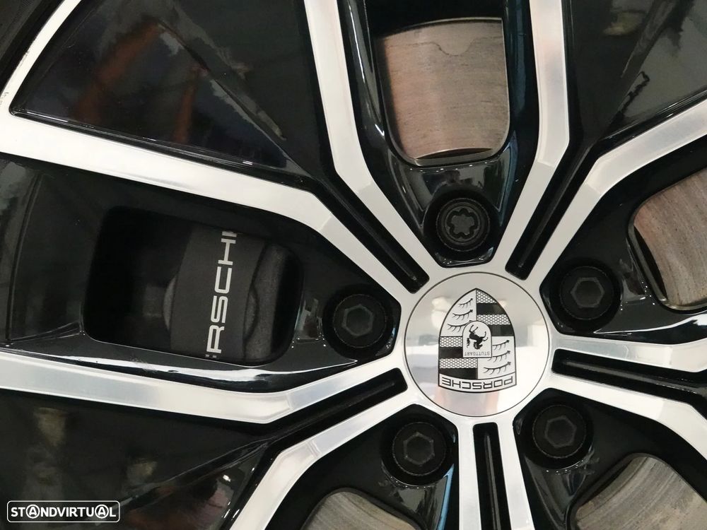 Porsche Taycan 4 - 9