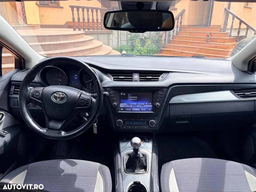 Toyota Avensis 2.0 D-4D Executive - 11