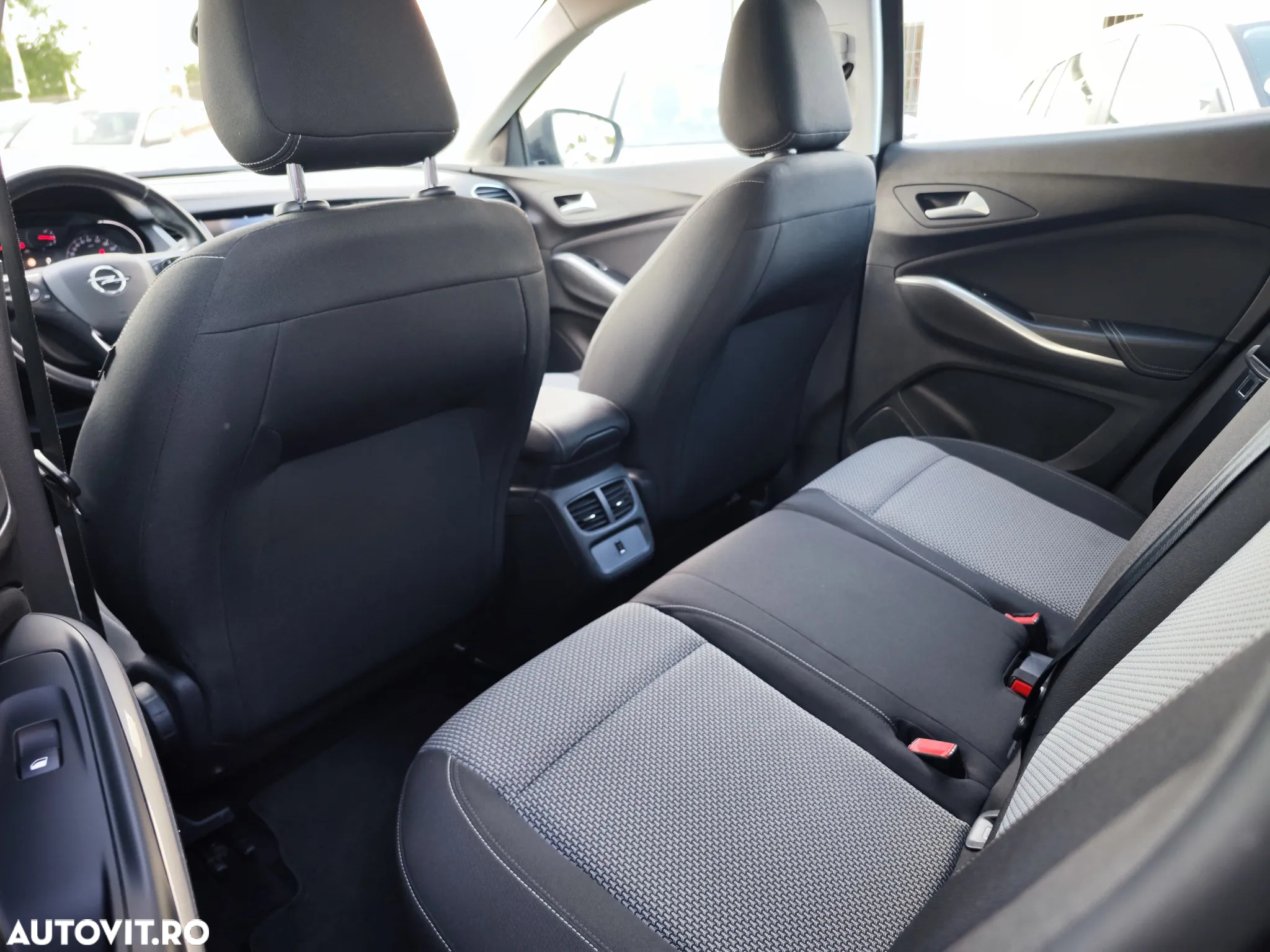 Opel Grandland X 1.5 START/STOP AT8 Business Edition - 11