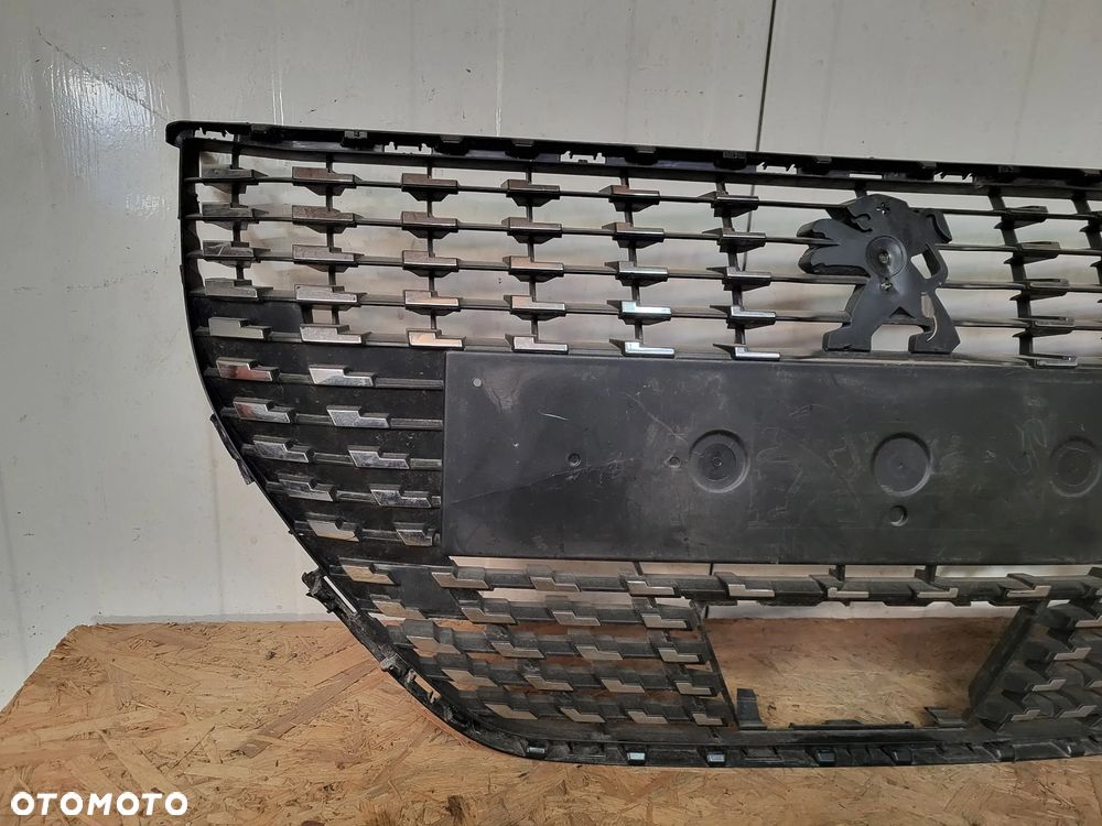 Grill atrapa zderzaka Peugeot 208 II - 2
