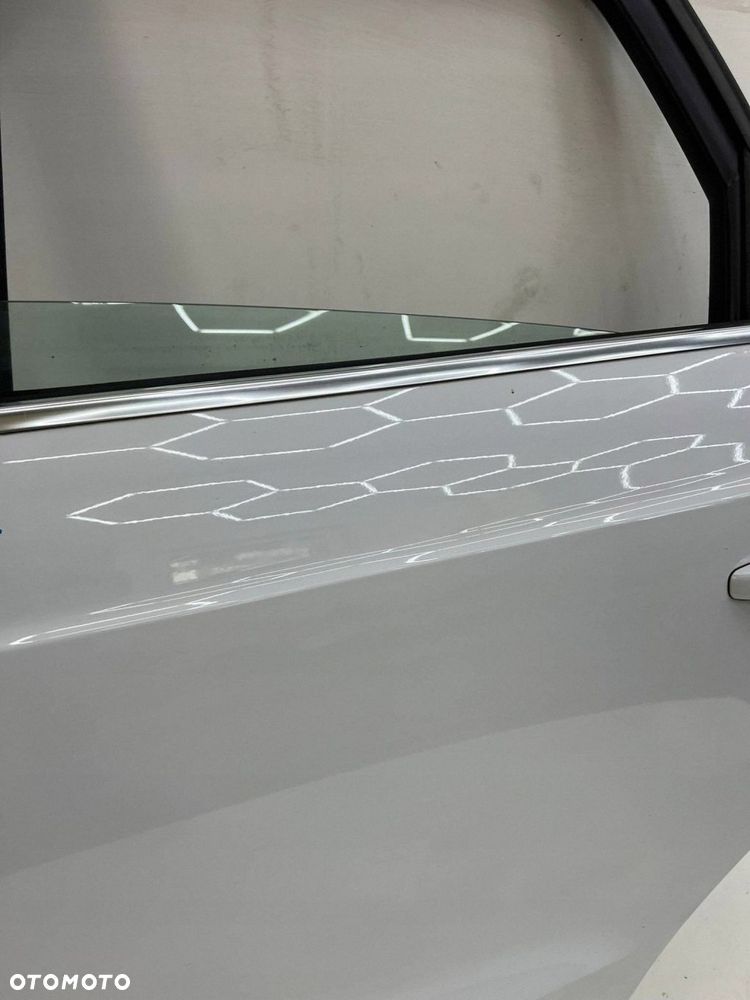 Drzwi tylne LS9R Audi Q3 8U LEWE - 4