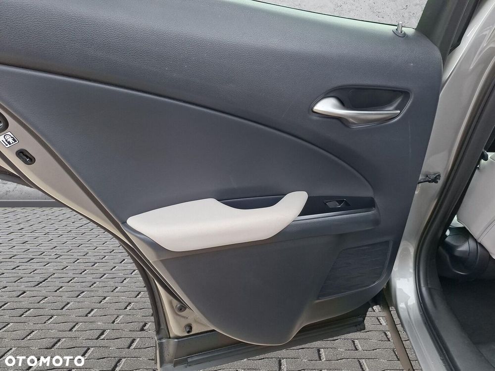 Lexus UX - 16