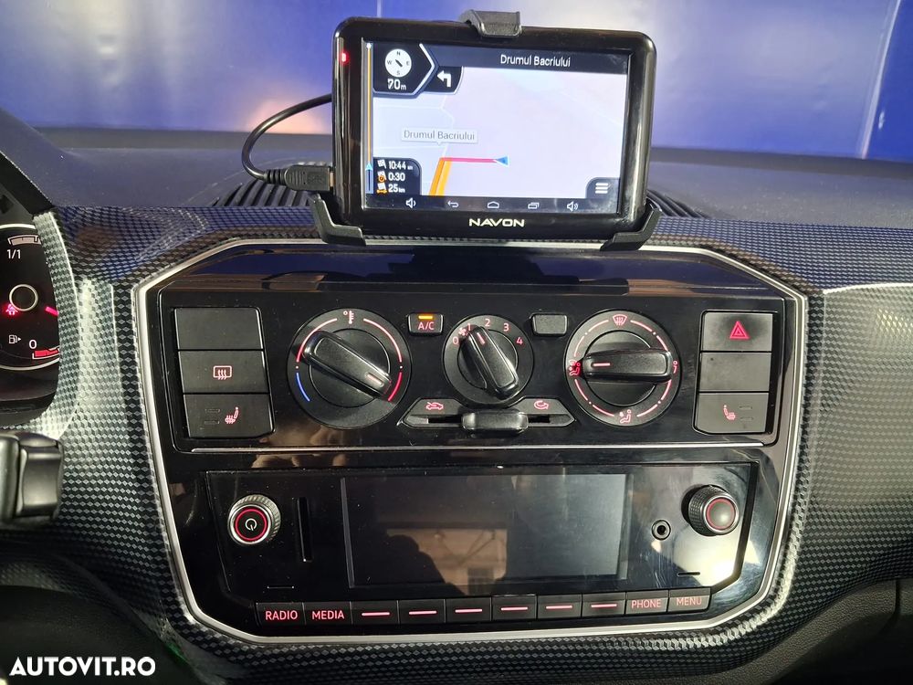 Volkswagen up! 1.0 High - 18