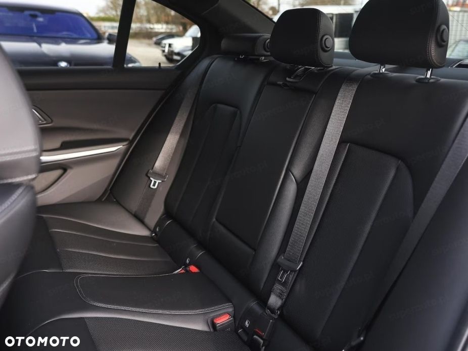 BMW Seria 3 318i M Sport - 17