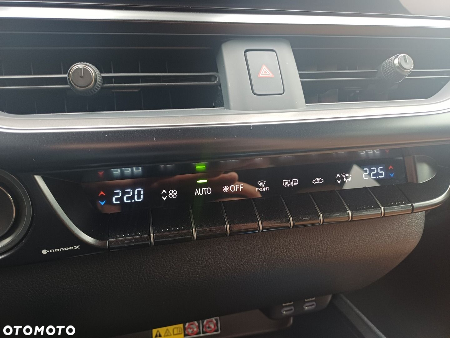 Lexus UX 300h F Sport Design - 24