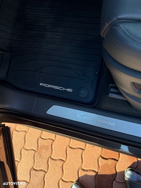 Porsche Cayenne - 6