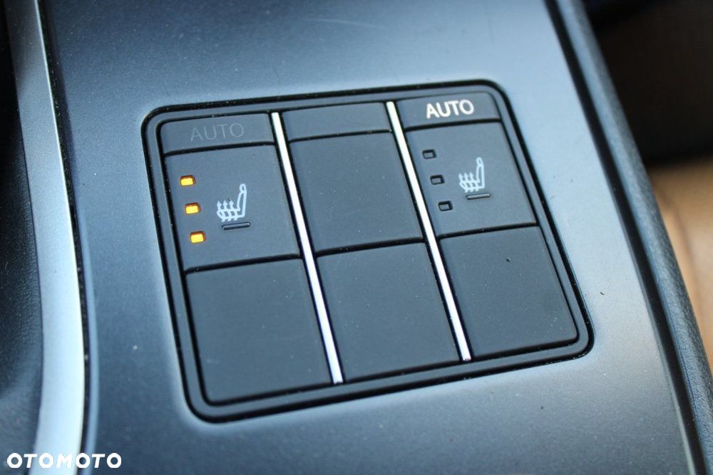 Lexus UX - 35