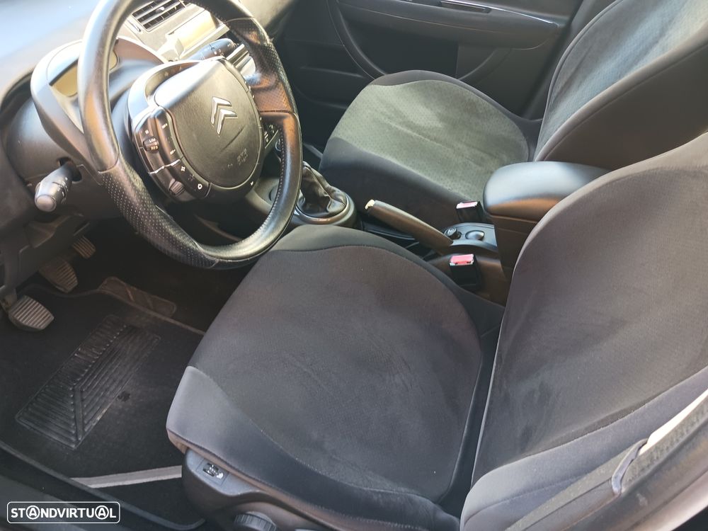 Citroën C4 1.6 HDi 110 Exclusive - 29